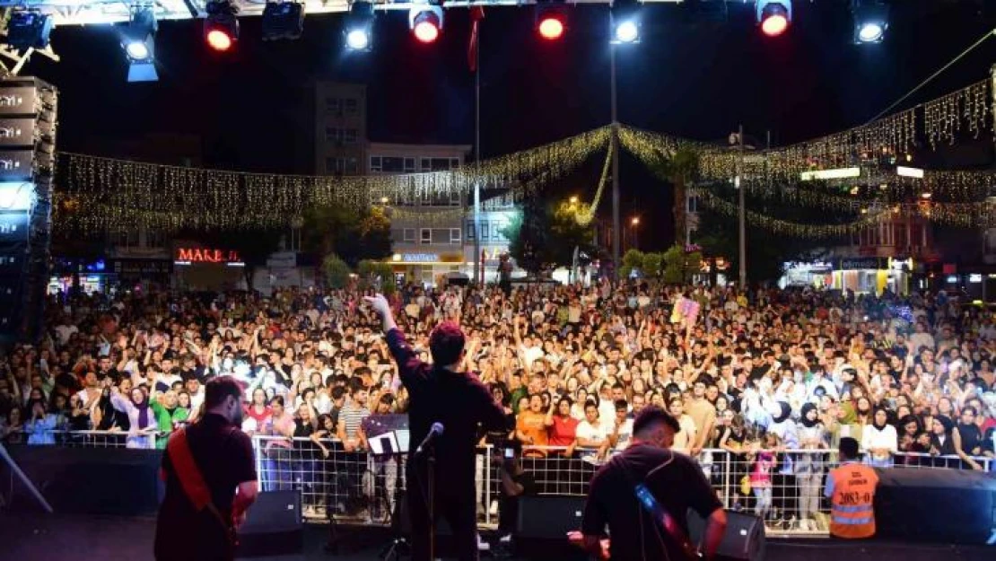 Karacabey'de Yusuf Güney ile 'Zafer Bayramı' coşkusu