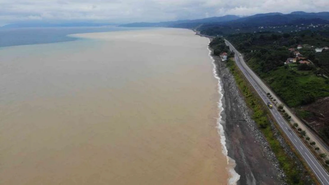 Karadeniz'in rengi değişti, görüntü şaşkına çevirdi