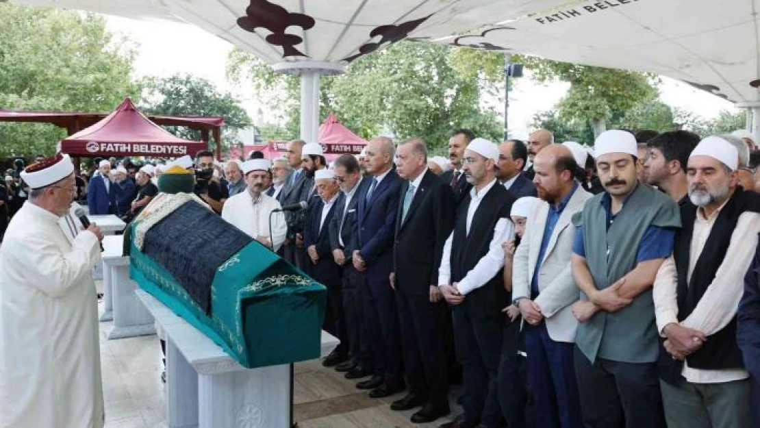 Karagümrük Cerrahi Tekkesi Mütevelli Heyeti Başkanı Ömer Tuğrul İnançer son yolculuğuna uğurlandı