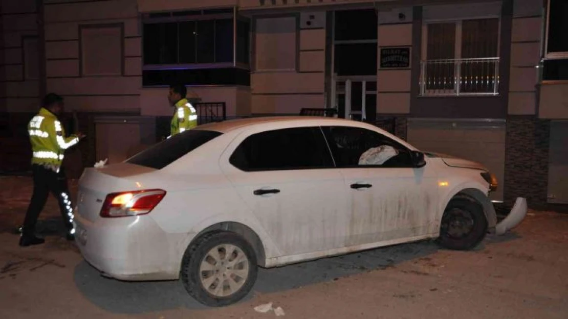 Karaman'da polisten kaçan sürücü bahçe duvarına çarptı