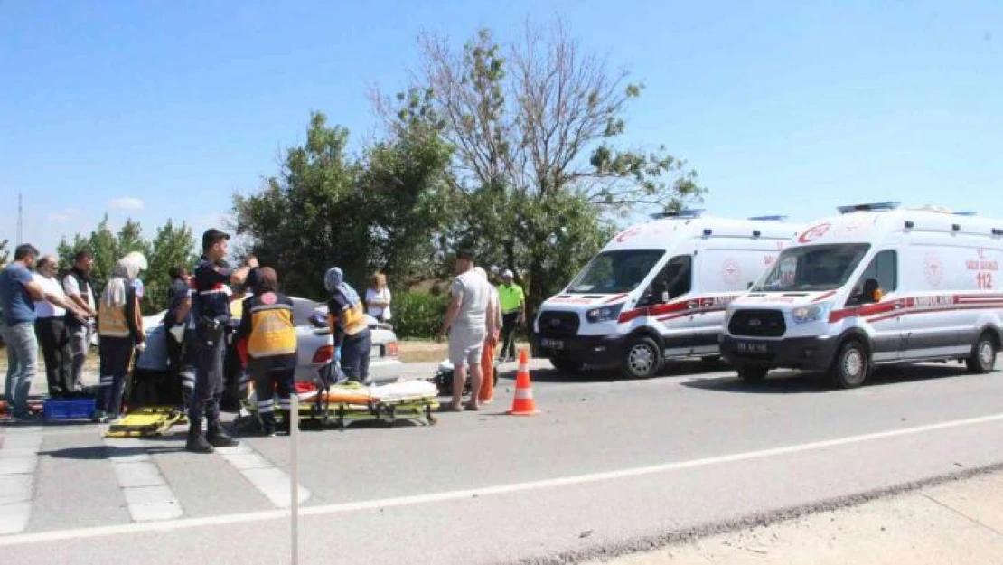 Karaman-Konya karayolunda can pazarı: 1'i bebek 3 ağır yaralı