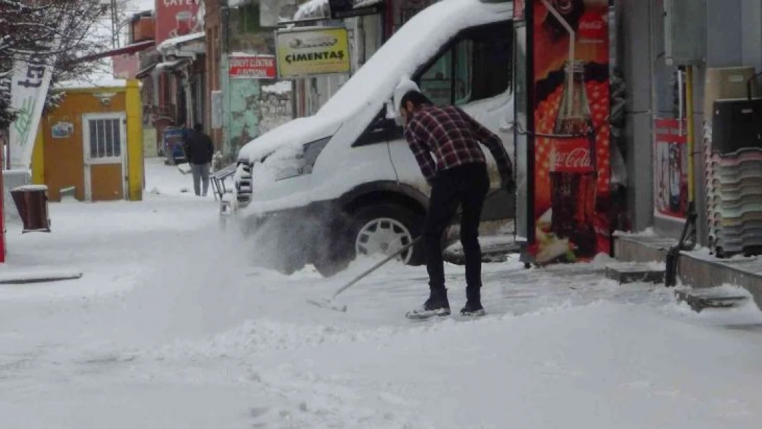 Kars'ta kar ve tipi hayatı olumsuz etkiliyor