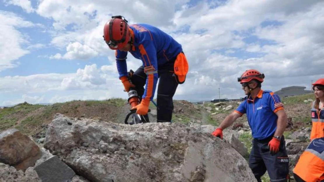 Kars'ta nefesleri kesen deprem tatbikatı