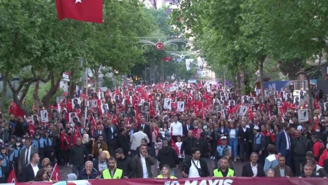 Kartal'da fener alayında buluşan binler, 19 Mayıs coşkusu yaşadı