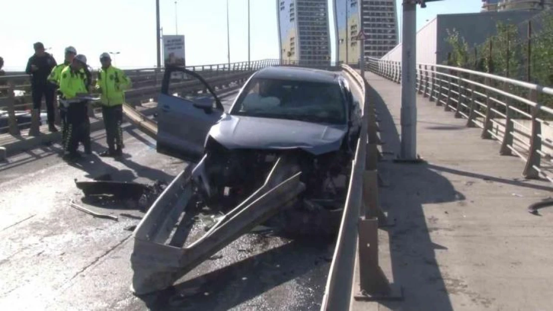 Kartal'da otomobil bariyerlere saplandı, sürücü ağır yaralandı