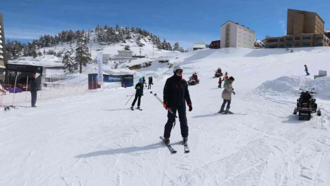 Kartalkaya'da kar kalınlığı 3 metreye yaklaştı