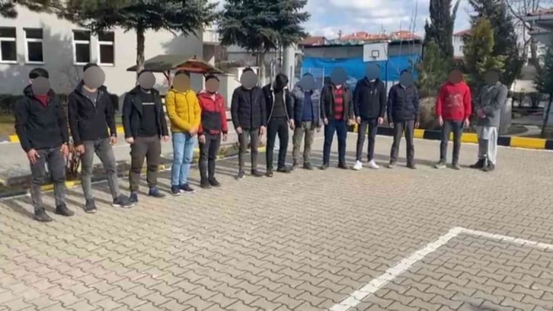 Kastamonu'da 9 düzensiz göçmen yakalandı: 2 gözaltı