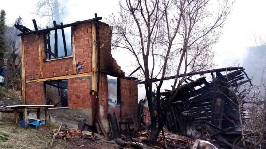 Kastamonu'da ev yangını: 12 yaşındaki çocuk hayatını kaybetti