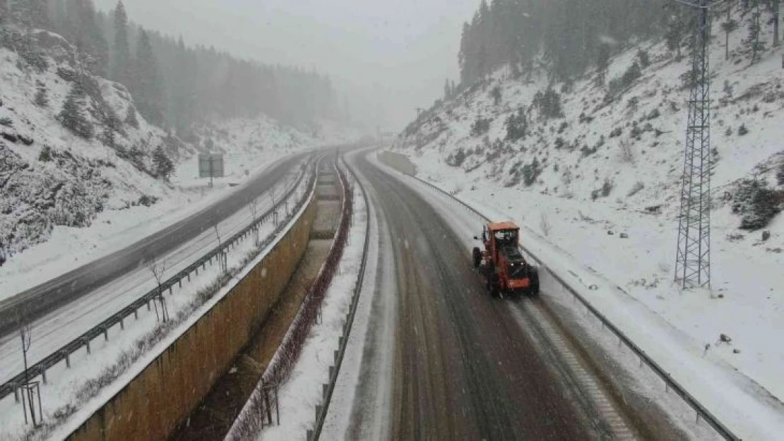 Kastamonu'da nisan karı: Yüksek kesimler beyaza büründü