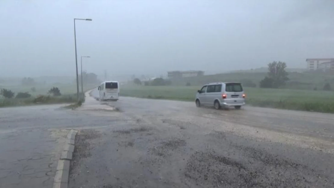 Kastamonu'da sağanak yağış, sürücülere zor anlar yaşattı