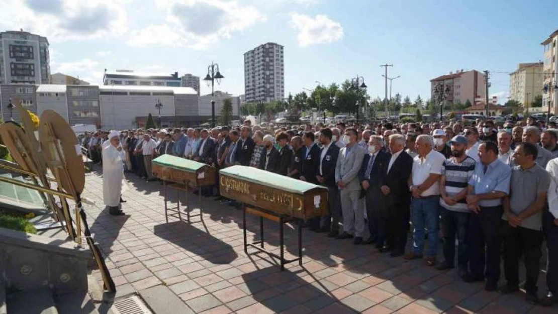 Kastamonu'daki feci kazada ölen amca ve yeğeni toprağa verildi