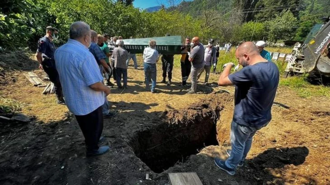 Kastamonu'dan Sinop'a kadar sürüklenen cenaze yeniden defnedildi