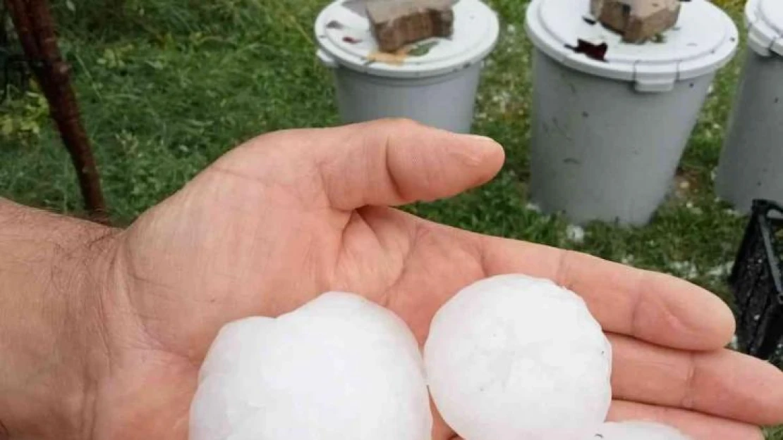 Kastamonu'ya patates büyüklüğünde dolu yağdı