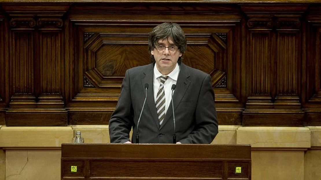 Katalonya'nın yeni Başkanı Puigdemont göreve başladı