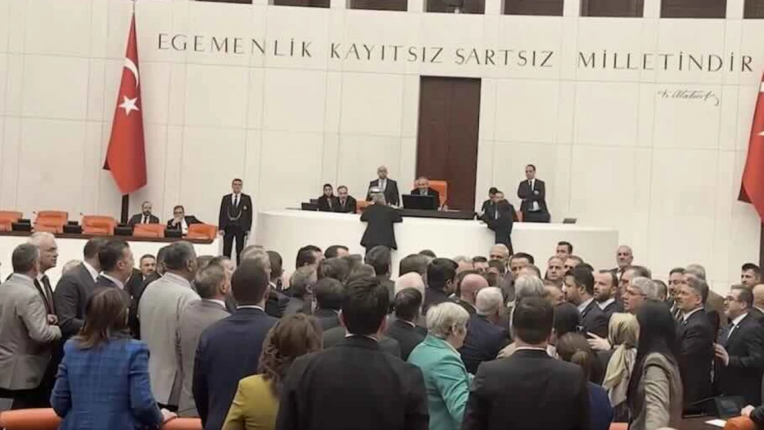 Kavga nedeniyle emekli bayram ikramiyesi düzenlemesi haftaya kaldı