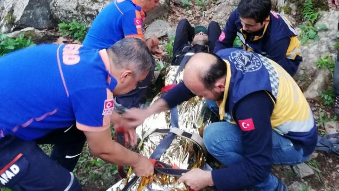 Kayalıklardan düşen vatandaşın imdadına AFAD yetişti