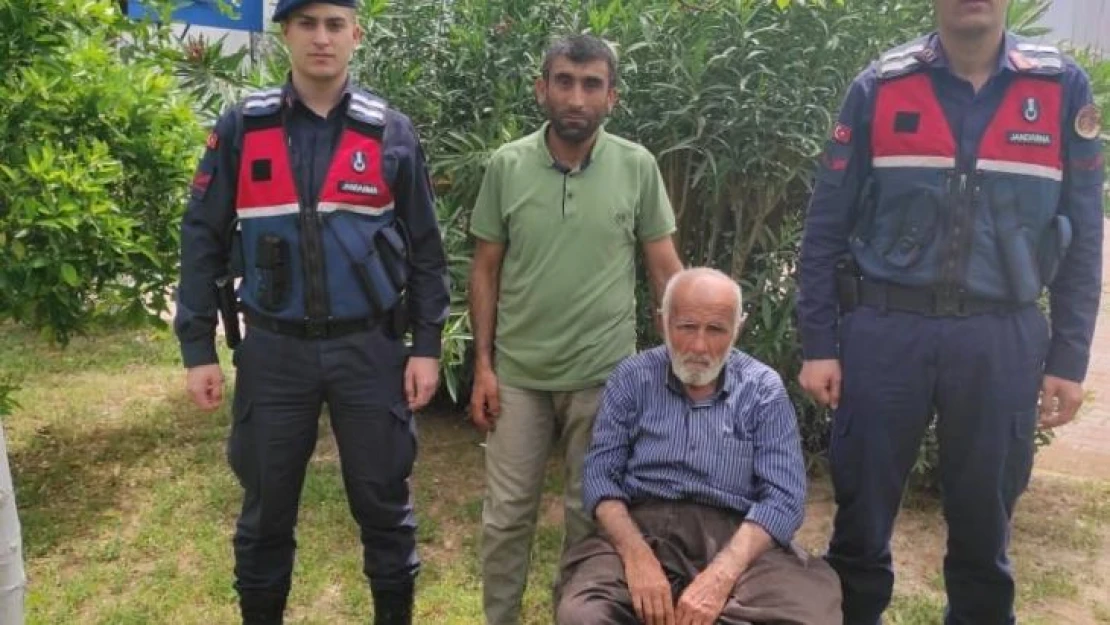 Kayıp Alzheimer hastasını jandarma oğluna teslim etti