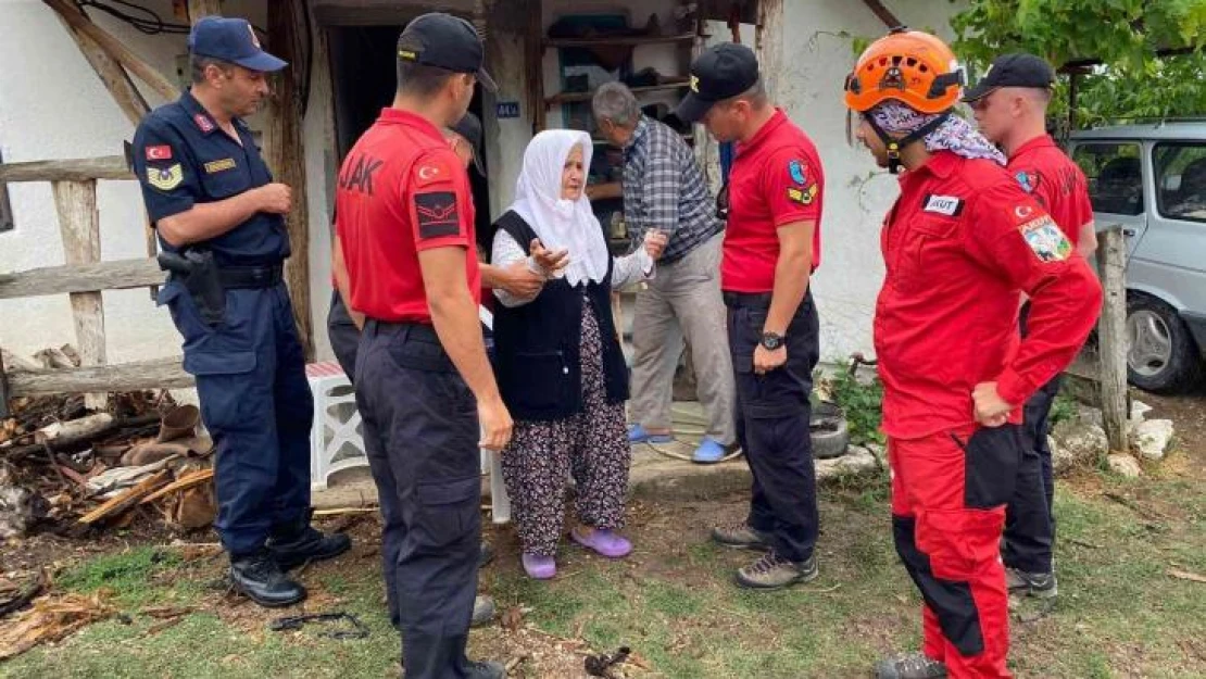 Kayıp olarak aranan yaşlı kadın kardeşinin evinde bulundu