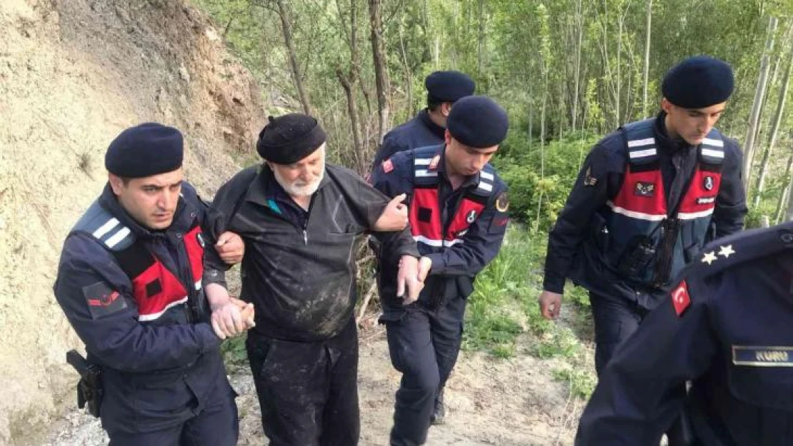 Kayıp yaşlı adamı jandarma ekipleri buldu