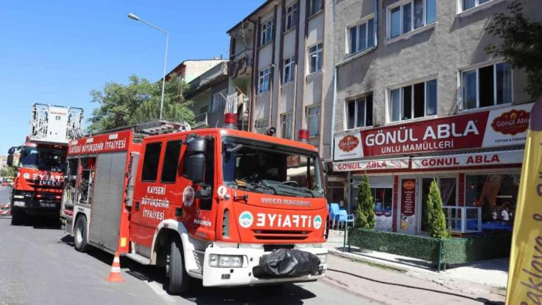 Kayseri'de çıkan yangında ev kullanılamaz hale geldi