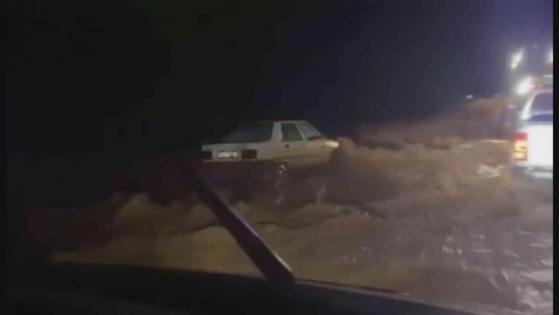 Kayseri'de sağanak yağış sele neden oldu