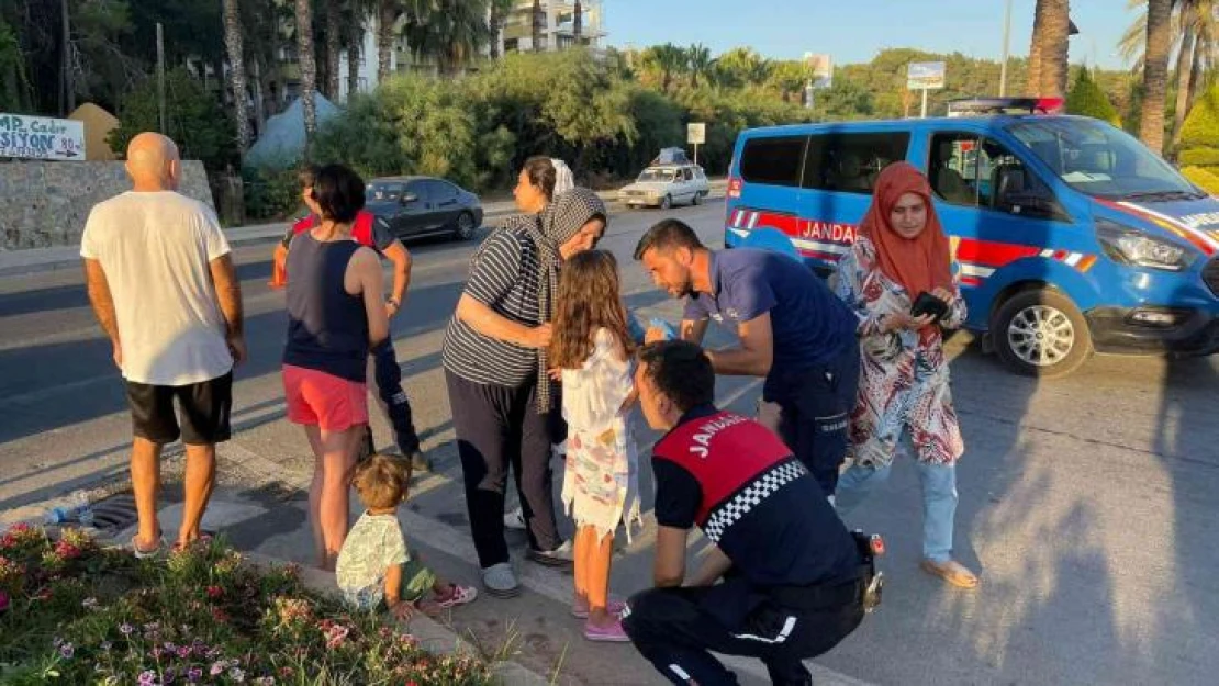 Kaza sonrası korkan çocukları sağlık ekipleri sakinleştirdi