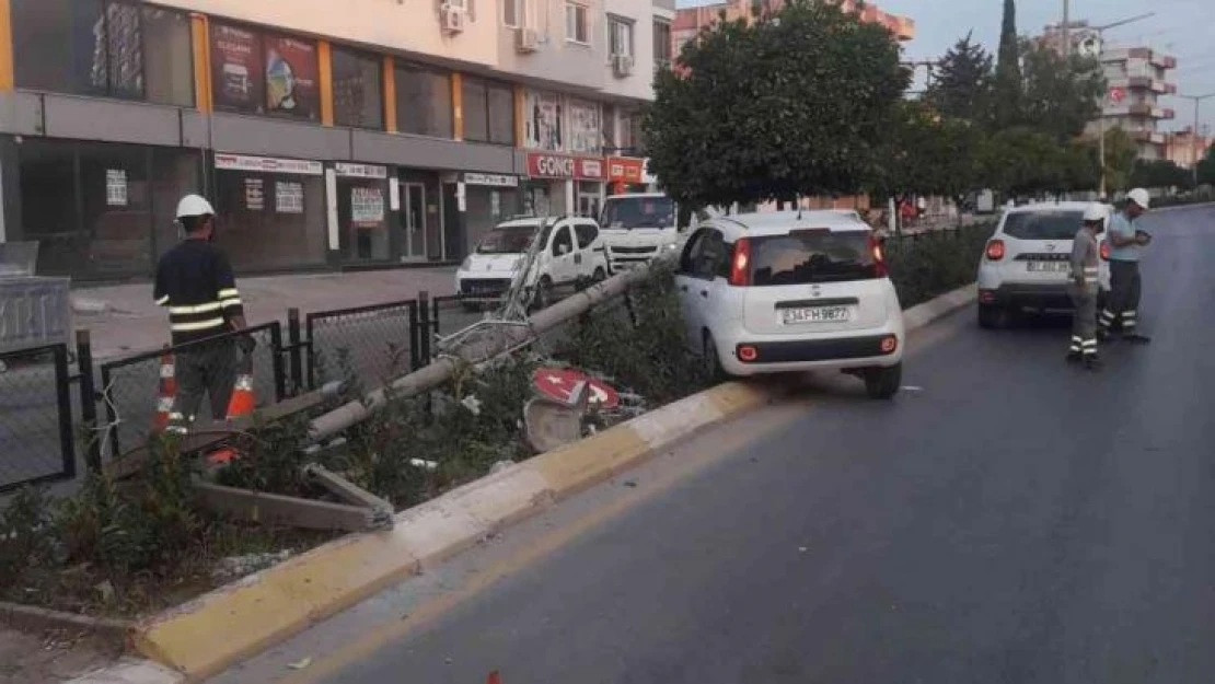 Kaza yapan otomobilde 2 kişi yaralandı