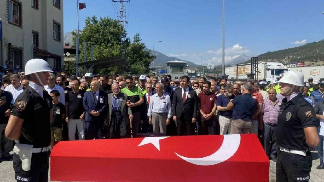 Kazada hayatını kaybeden trafik polisi son yolculuğuna uğurlandı