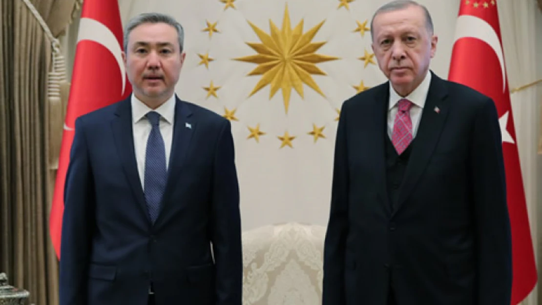 Kazakistan Büyükelçisi  Sapiyev, Cumhurbaşkanı Erdoğan'a güven mektubu sundu