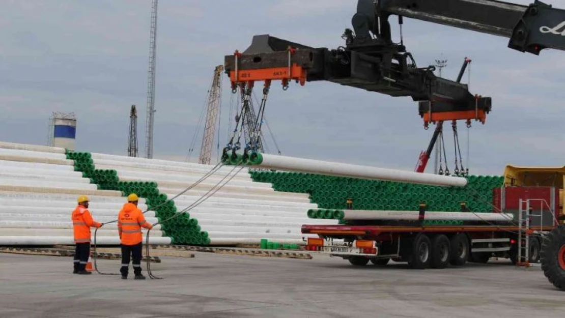 Keşfedilen 540 milyar metreküp doğal gazı taşıyacak boruların sevkiyatı devam ediyor