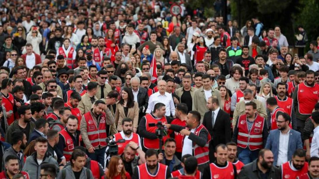 Kılıçdaroğlu gençlerle Anıtkabir'e yürüdü