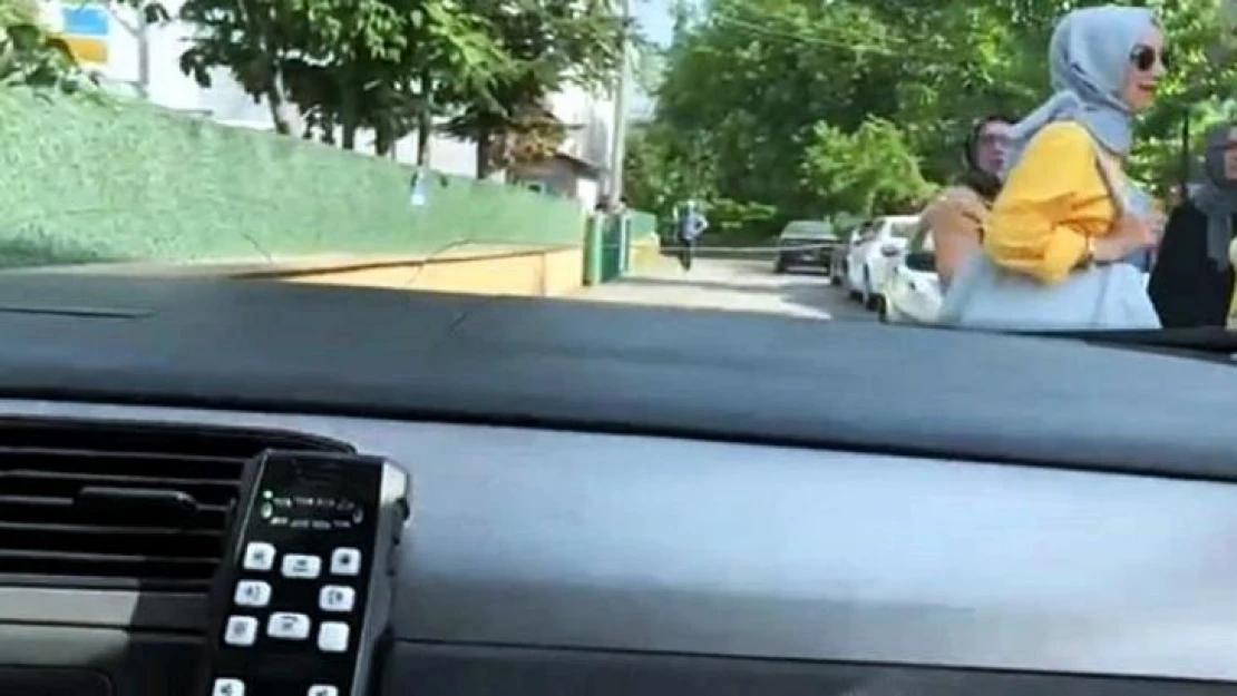 Kimliğini evde unutan görme engelli öğrenciyi polis sınava yetiştirdi