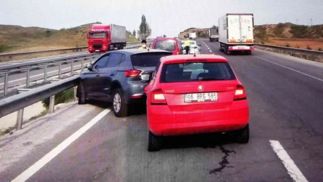 Kırıkkale'de iki otomobil çarpıştı: 5 yaralı