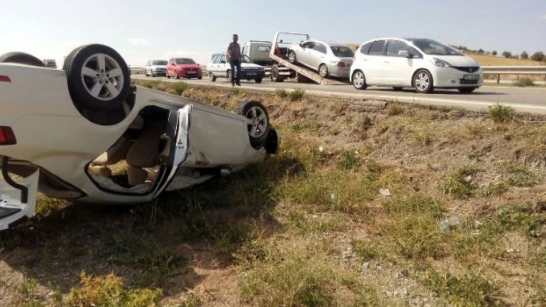 Kırıkkale'de zincirleme trafik kazasında 3 kişi yaralandı