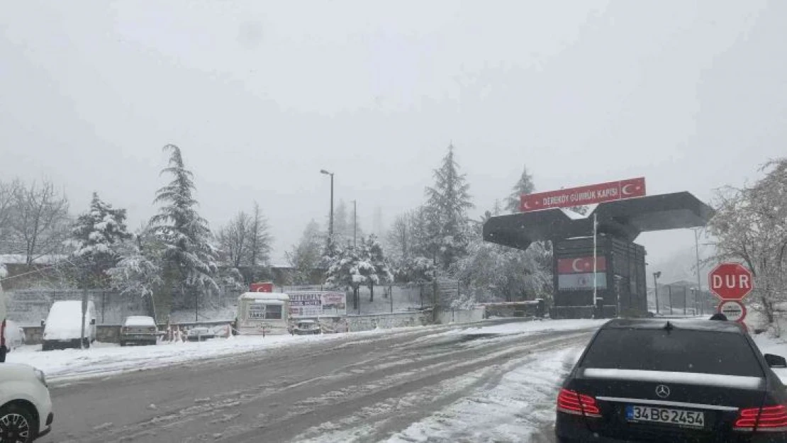 Kırklareli'nin yüksek kesimlerinde kar yağışı etkili oluyor