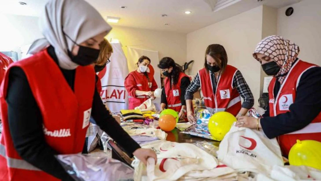 Kızılay gönüllüleri Ramazan bereketini tüm Türkiye'ye taşıyor