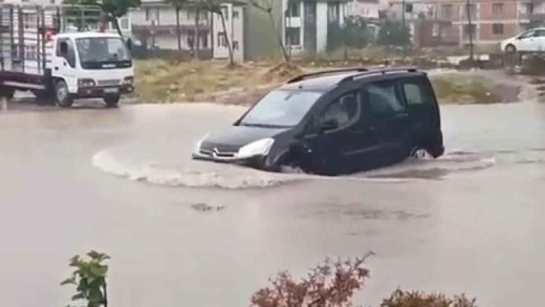 Kocaeli'de yoğun yağış sele döndü