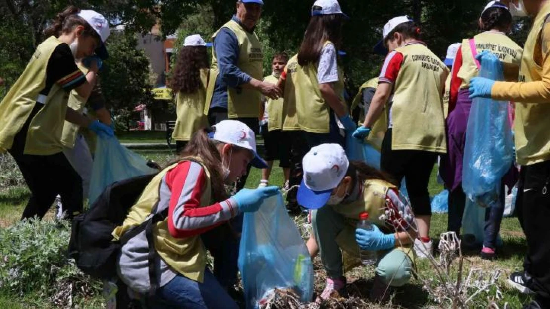 Kolları sıvayıp 'Bin çevre dostu okul' projesine destek oldular