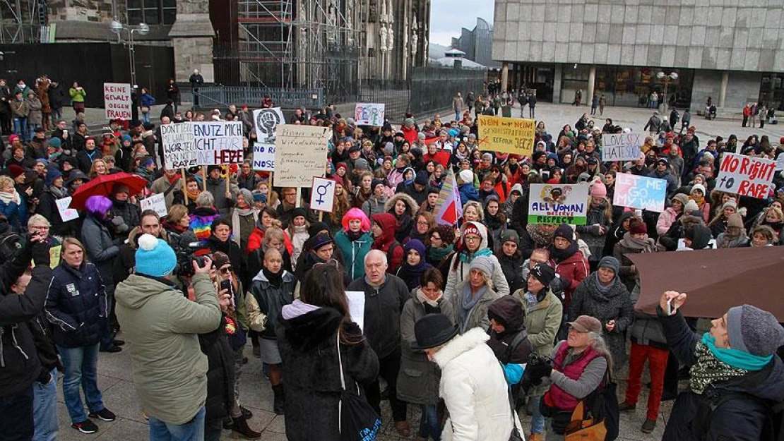 Köln'deki taciz olayları protesto edildi