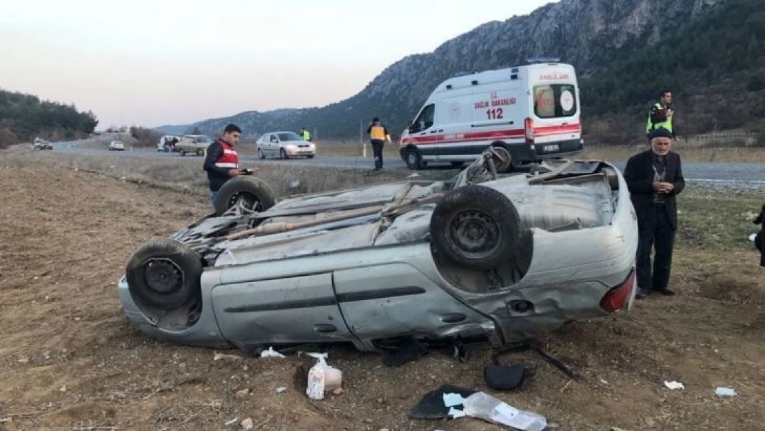 Kontrolden çıkan araç tarlaya devrildi: 5 yaralı