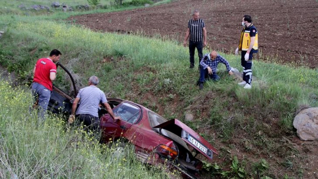 Kontrolden çıkan otomobil şarampole uçtu: 2 yaralı