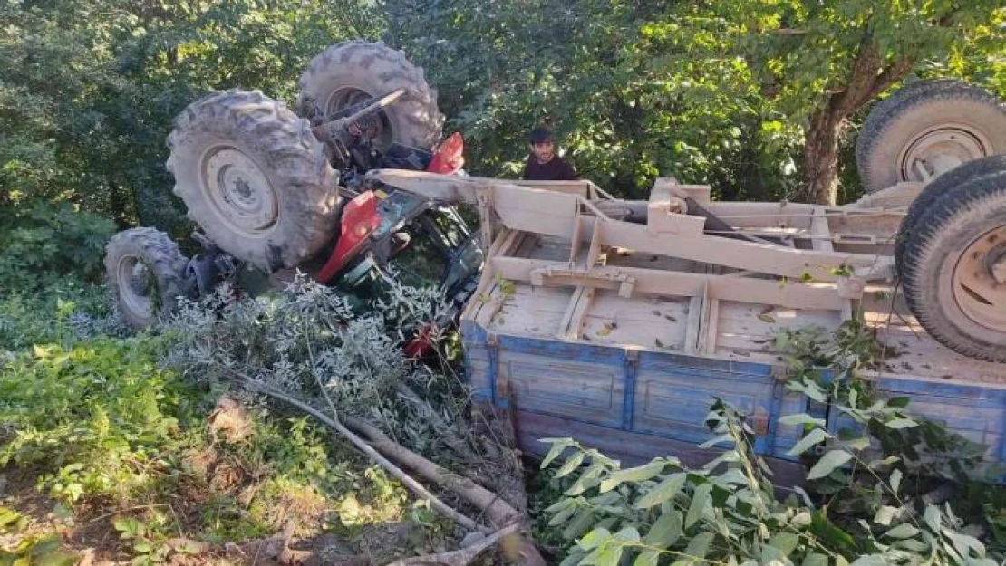 Kontrolden çıkan traktör devrildi: 3 yaralı