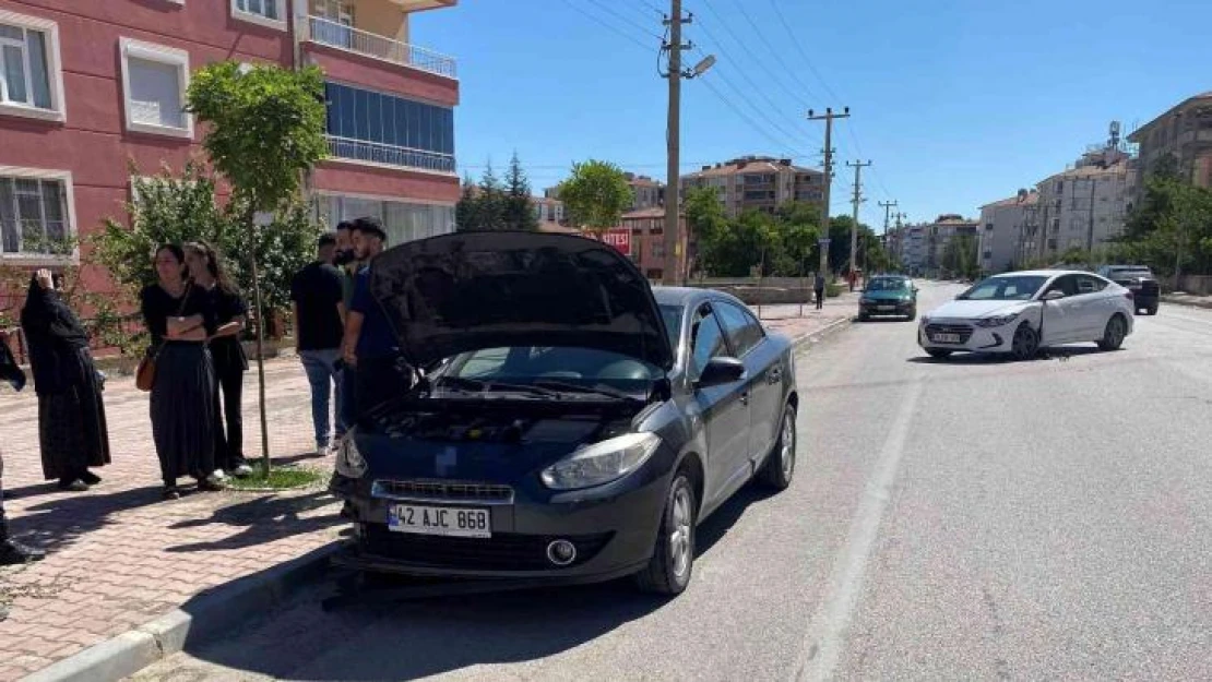 Konya'da 2 otomobil çarpıştı: 1 yaralı