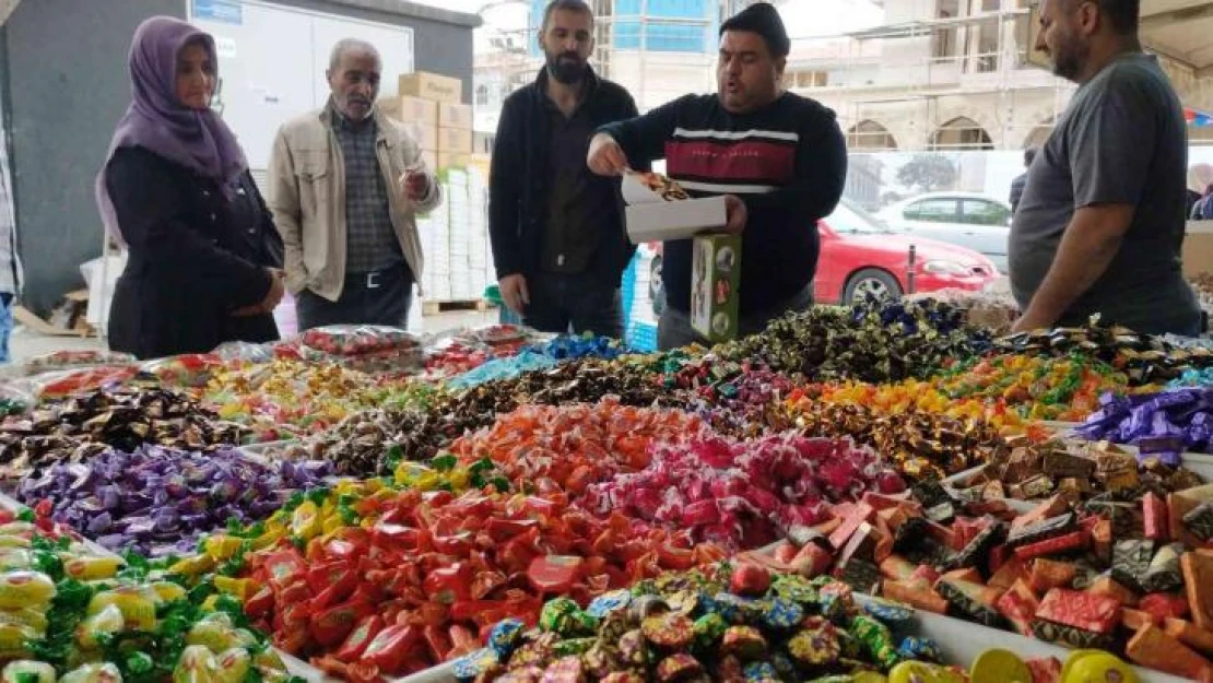 Konya'da bayram alışverişini son günlere bırakanlar yoğunluk oluşturdu