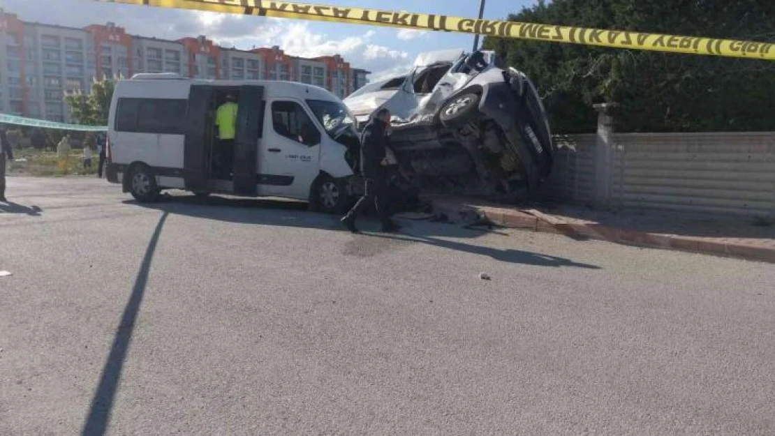 Konya'da okul servisleri çarpıştı:2'si ağır 14 yaralı