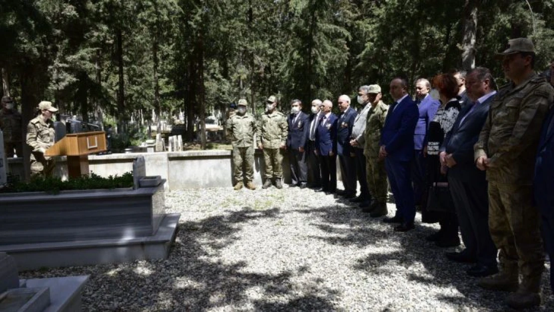 Kore Savaşı kahramanı Yüzbaşı Kamil Celkan mezarı başında anıldı