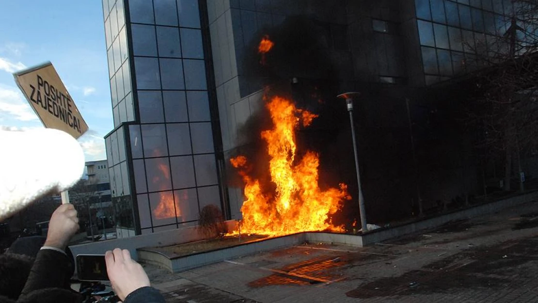 Kosova'da olaylı muhalefet protestosu