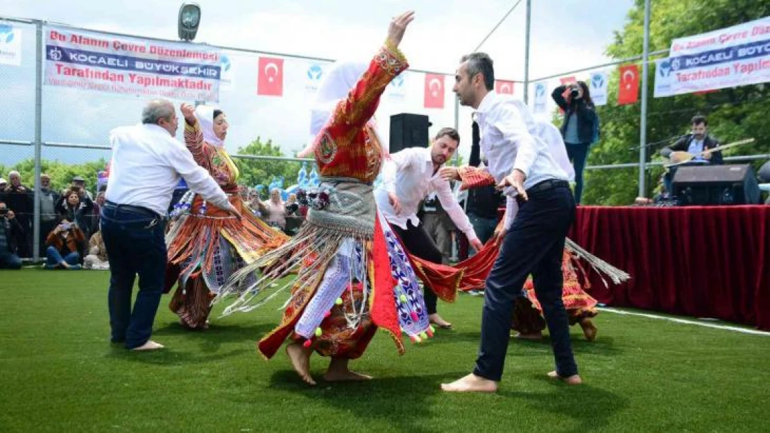 Köy, karnaval alanına döndü