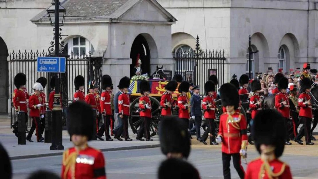 Kraliçe II. Elizabeth'in naaşı Westminster Hall'e getirildi