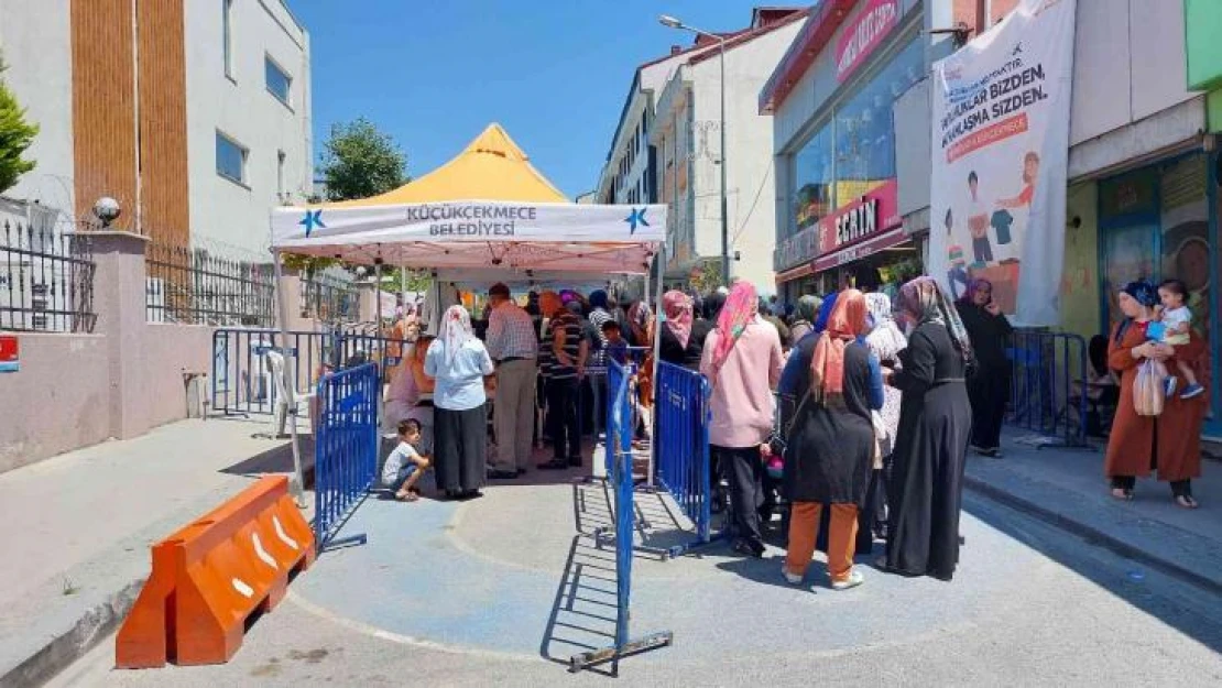 Küçükçekmece'de bayram öncesi ihtiyaç sahiplerine giyim desteği